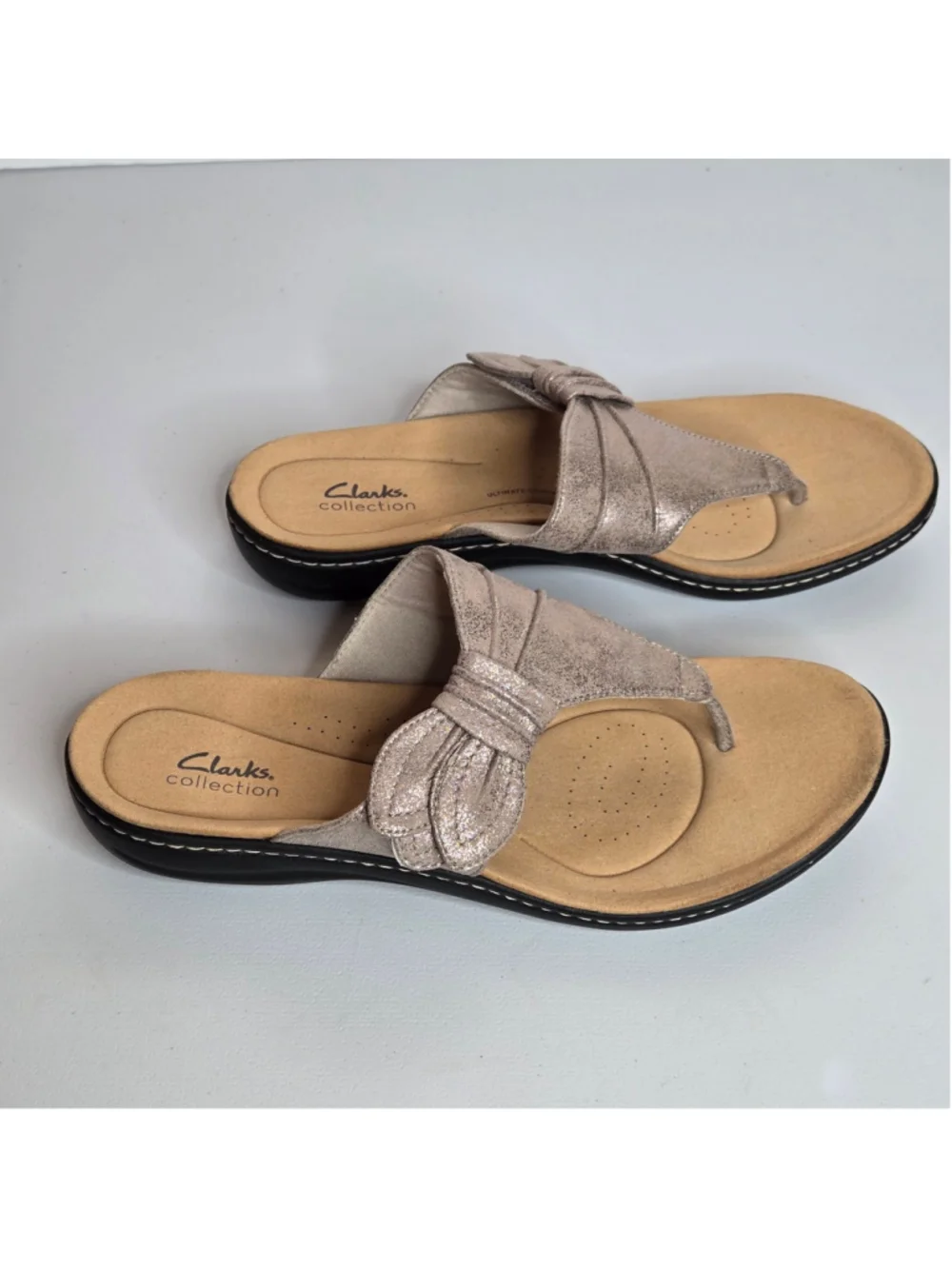 Clarks Laureann Rae Bow Accent Slip-On Thong Taupe Metallic Sandals Sz 12